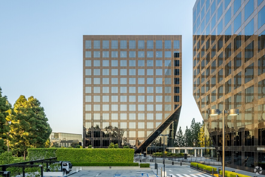 19900 MacArthur Blvd, Irvine, CA à louer - Photo du bâtiment - Image 3 de 13