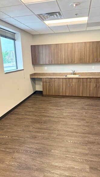 345 W Washington Ave, Madison, WI à louer - Photo du bâtiment - Image 2 de 32