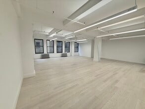 213 W 35th St, New York, NY for lease Interior Photo- Image 2 of 5