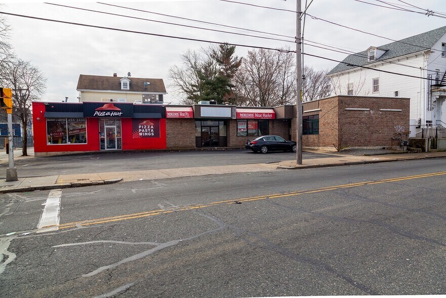 580 Chalkstone Ave, Providence, RI for sale - Building Photo - Image 1 of 1