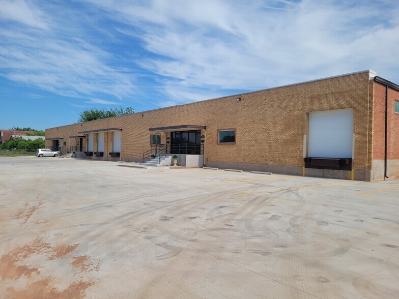 406 Oak St, Wichita Falls, TX à louer - Photo du bâtiment - Image 3 de 27