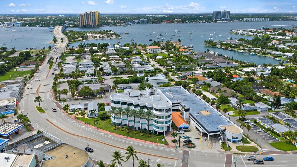 2655 N Ocean Dr, Riviera Beach, FL à louer - Photo du bâtiment - Image 2 de 30