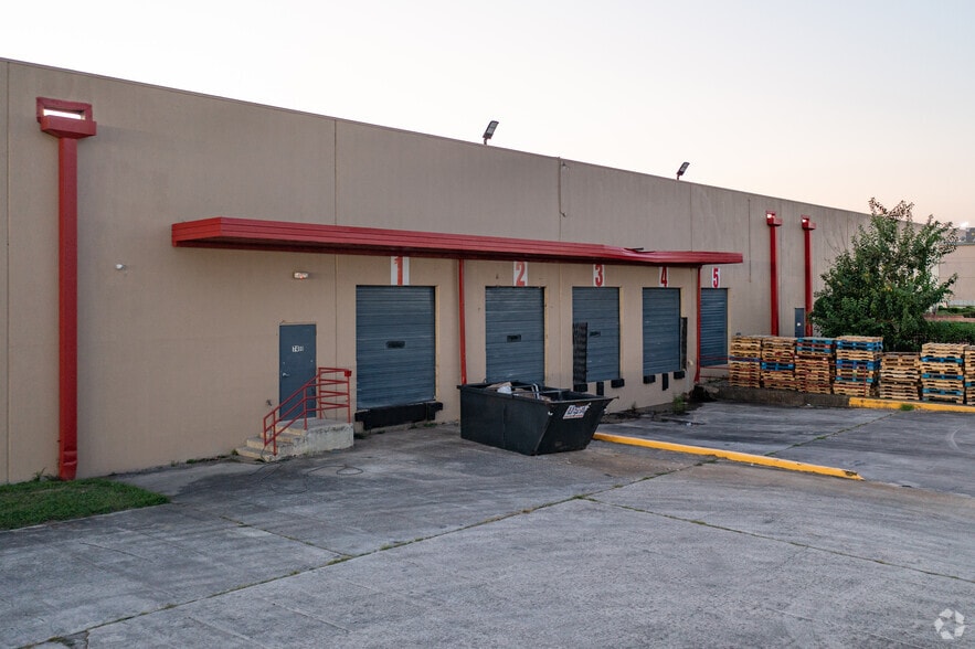 7400 North Fwy, Houston, TX for lease - Building Photo - Image 3 of 12
