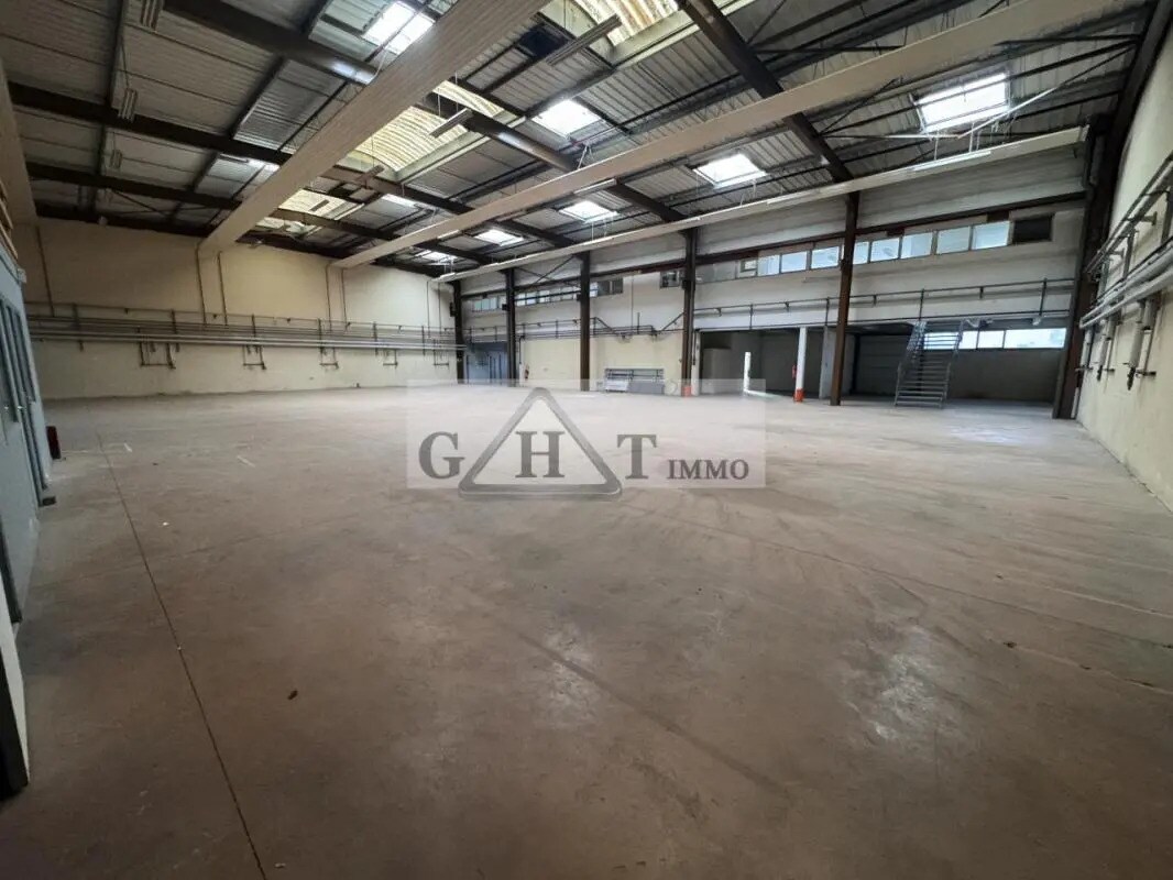 Industrial in Cergy for lease Building Photo- Image 1 of 17