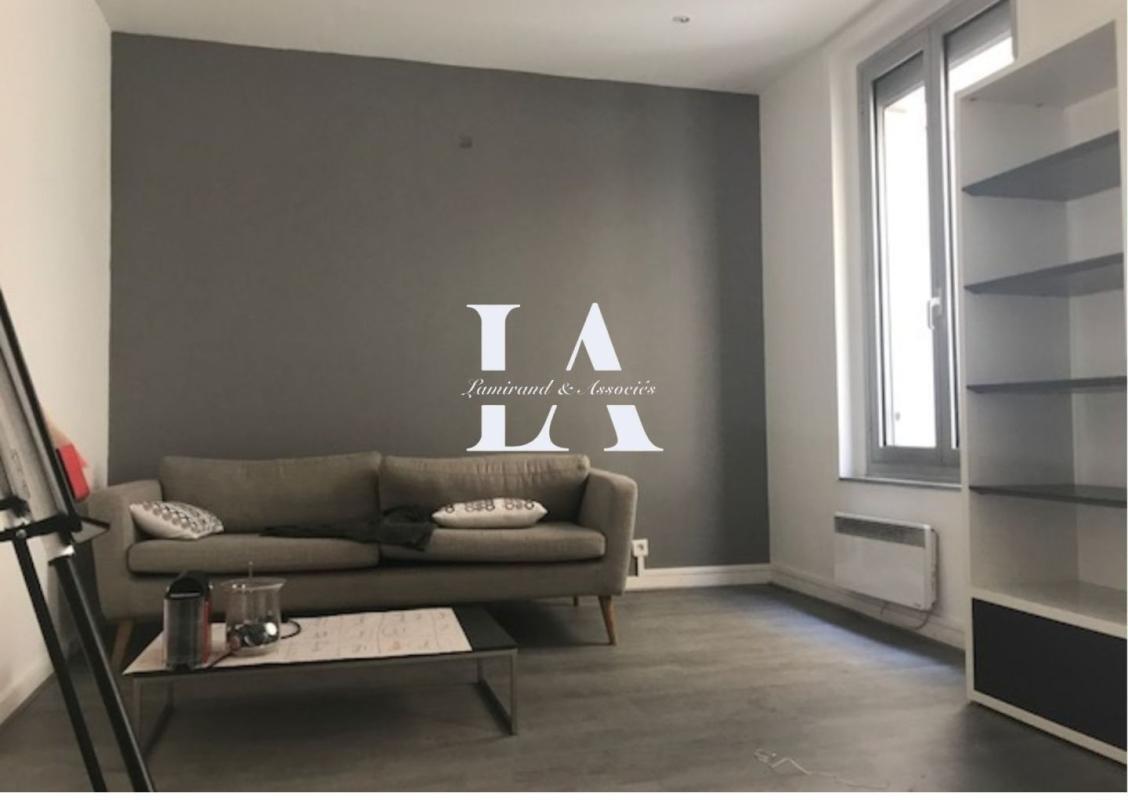 Office/Medical in Paris for lease Interior Photo- Image 1 of 7