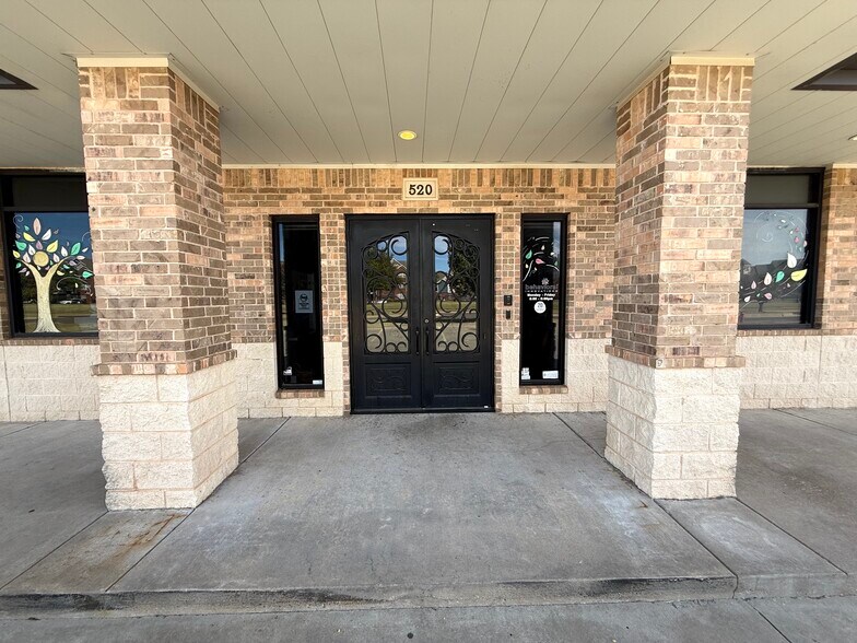 520 Pointe Parkway Blvd, Yukon, OK à vendre - Photo du bâtiment - Image 3 de 10