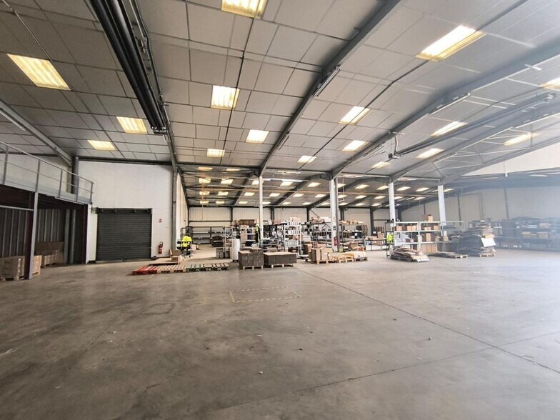 Flex in CIVRIEUX-D'AZERGUES for lease - Interior Photo - Image 3 of 4