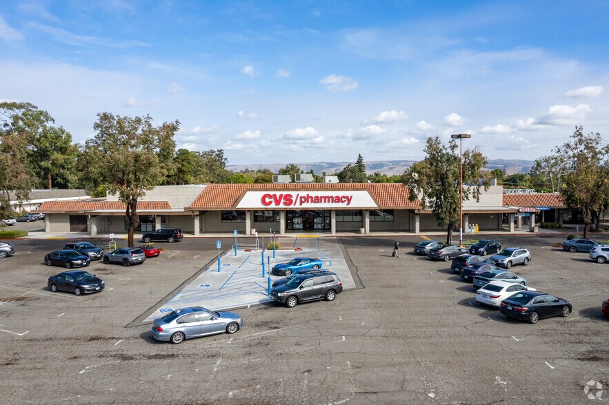 35080 Newark Blvd, Newark, CA à louer - Photo du bâtiment - Image 2 de 4