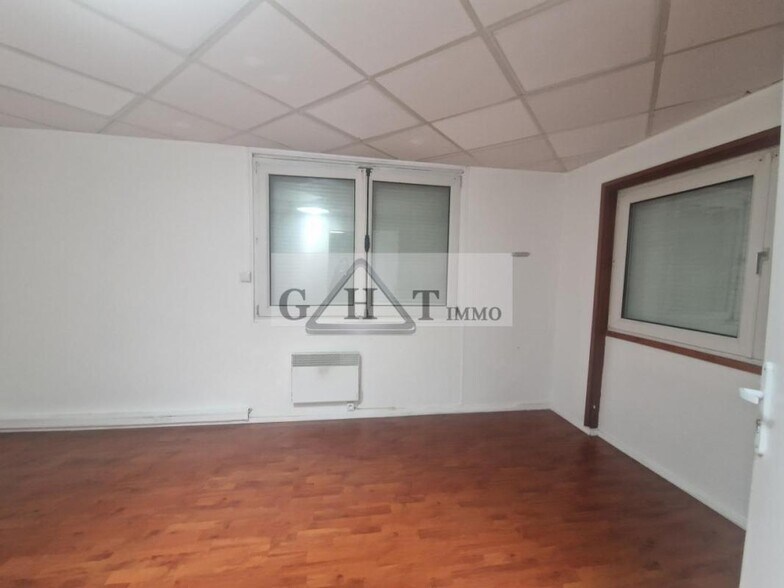 Office in Aubervilliers for lease - Interior Photo - Image 2 of 3
