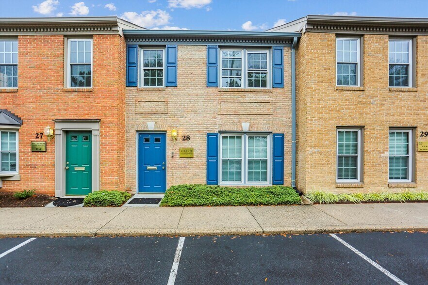 932 Hungerford Dr, Rockville, MD à louer Photo principale- Image 1 de 10