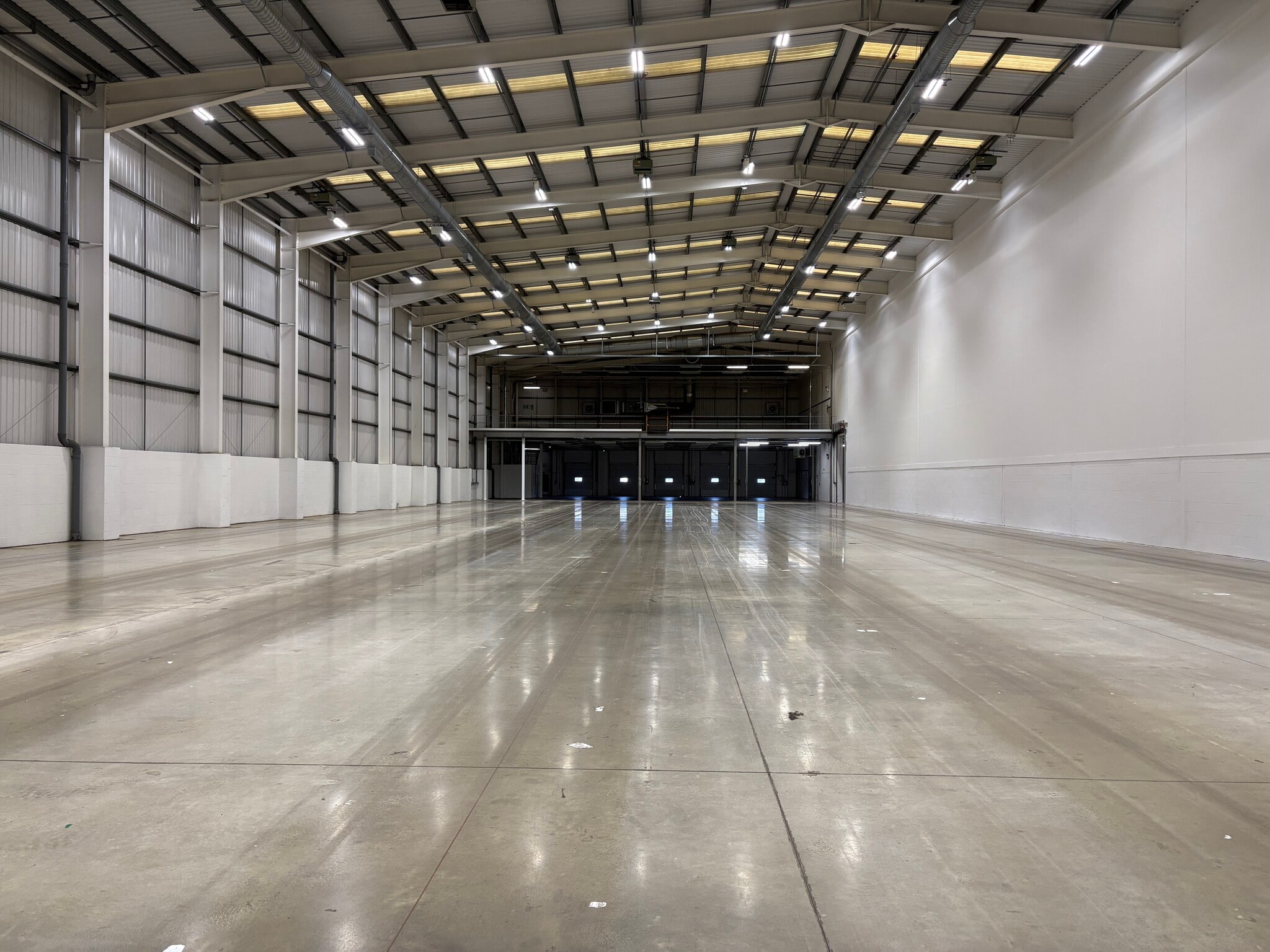 Interlink Way W, Coalville for sale Interior Photo- Image 1 of 4