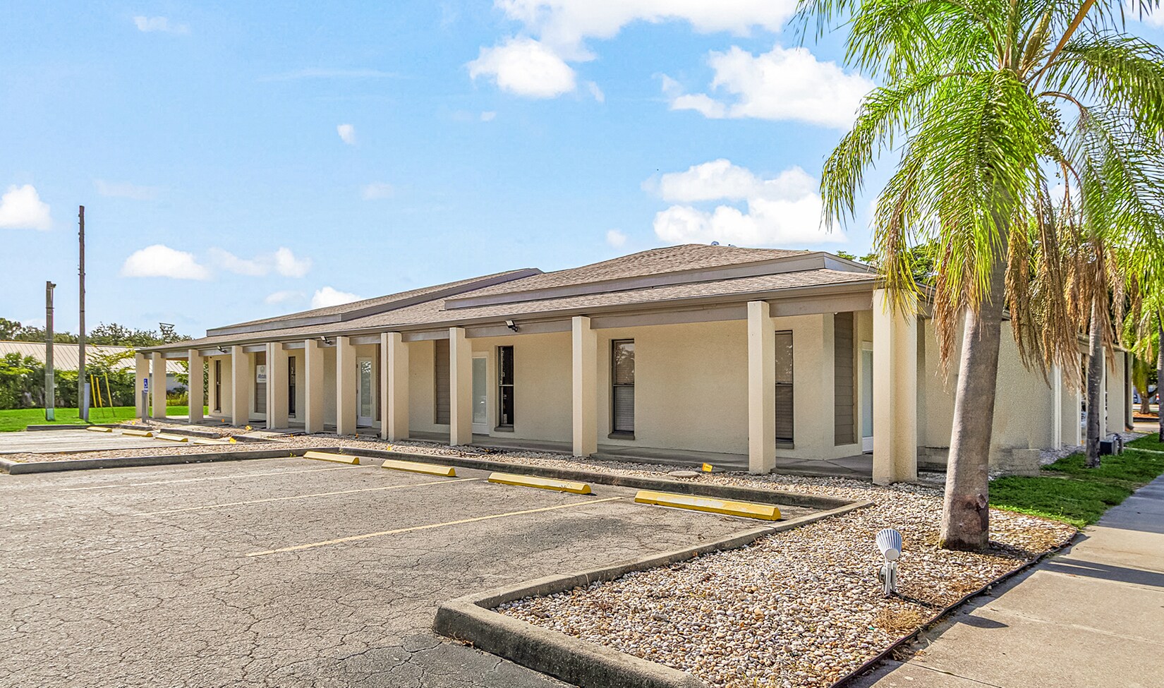 5264 Clayton Ct, Fort Myers, FL à louer Photo du bâtiment- Image 1 de 5