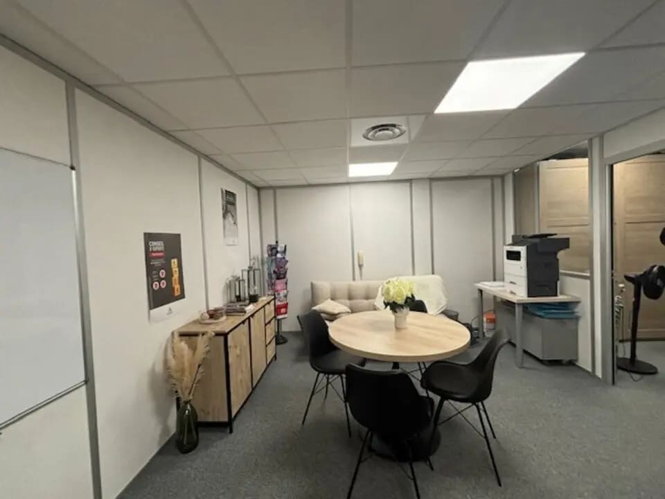 Office in Aix-en-Provence for lease Interior Photo- Image 1 of 6