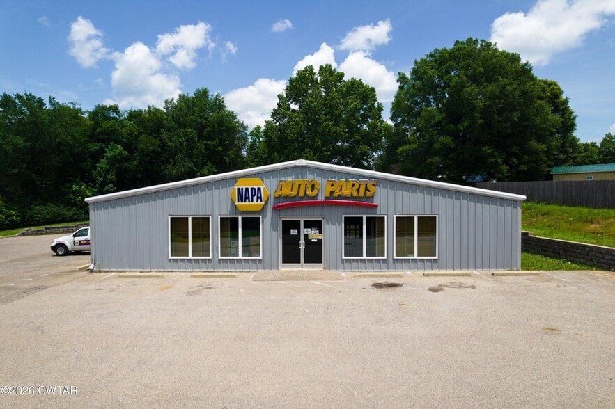 342 N Church Ave, Henderson, TN à vendre - Photo du bâtiment - Image 1 de 28