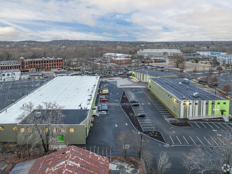 40 Green River Way, Watertown, MA for lease - Building Photo - Image 2 of 3