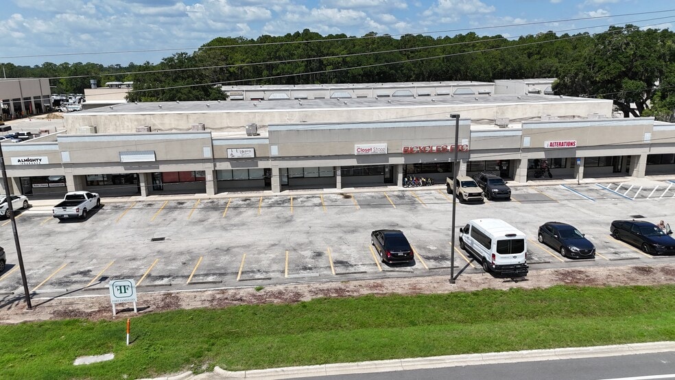 8030 Philips Hwy, Jacksonville, FL for lease - Building Photo - Image 3 of 6