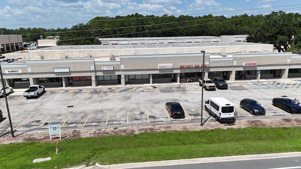 8030 Philips Hwy, Jacksonville, FL à louer - Photo du bâtiment - Image 3 de 6