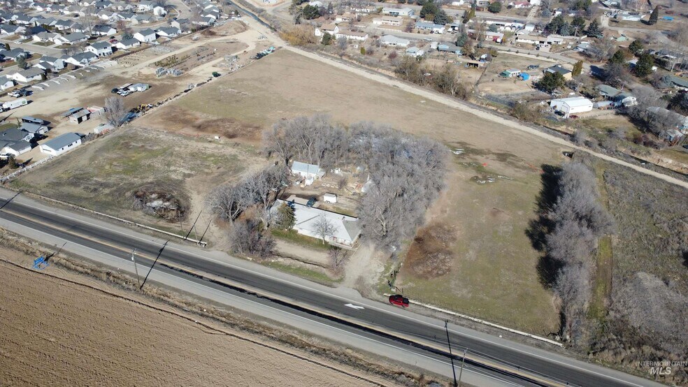 11364 Karcher Rd, Nampa, ID à vendre - Photo du bâtiment - Image 2 de 3