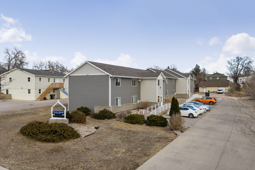 626 N 1st St, Rapid City, SD à vendre - Photo du bâtiment - Image 2 de 18