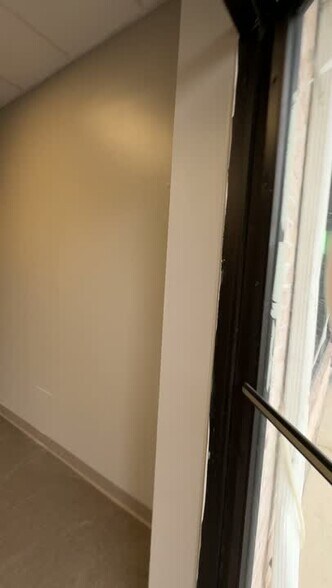 8539 Fort Smallwood Rd, Pasadena, MD à louer - Vidéo sur l’inscription commerciale - Image 2 de 5