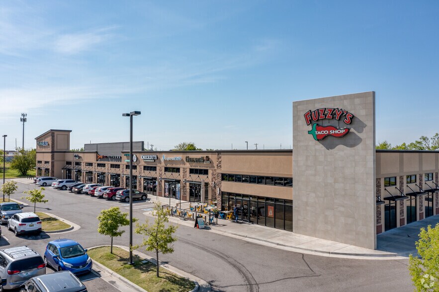 835 SW 19th St, Moore, OK for lease - Building Photo - Image 1 of 7