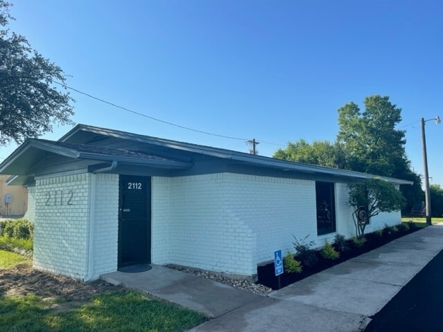 2112 E Highway 82, Gainesville, TX for lease Building Photo- Image 1 of 12