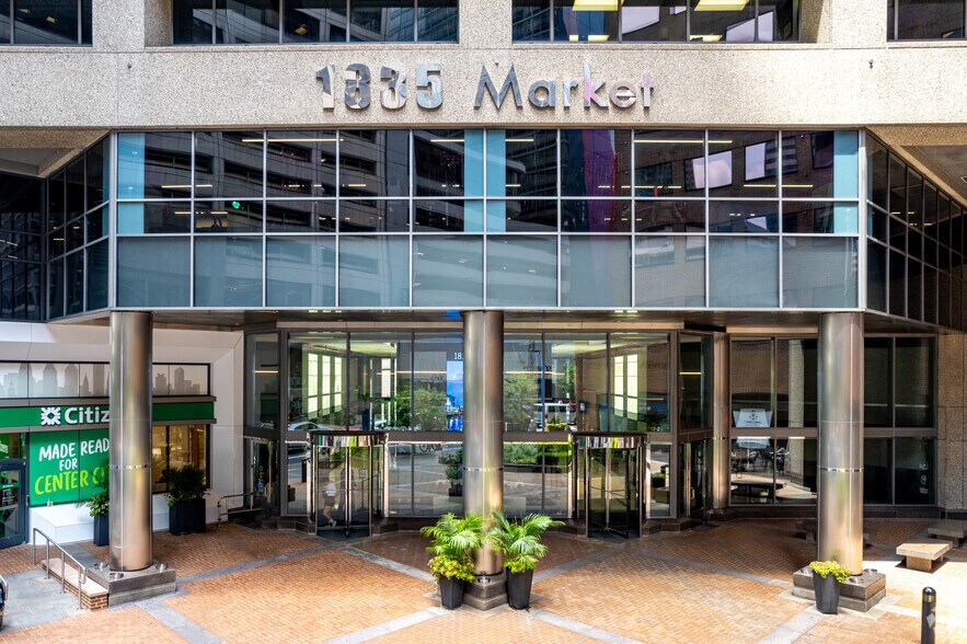 1835 Market St, Philadelphia, PA à louer - Photo du bâtiment - Image 3 de 33