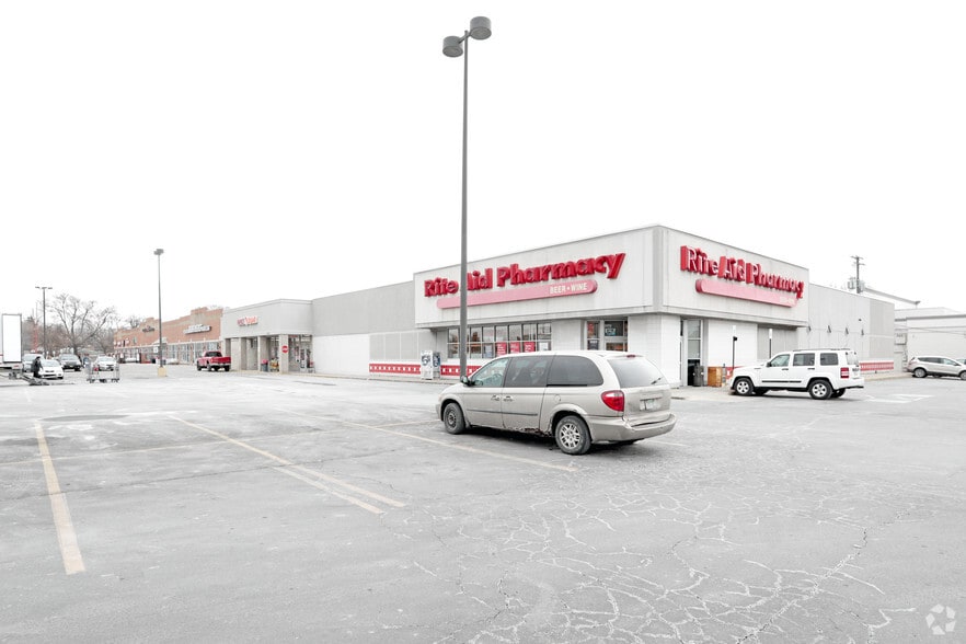 4110-4240 E 9 Mile Rd, Warren, MI for lease - Building Photo - Image 2 of 3