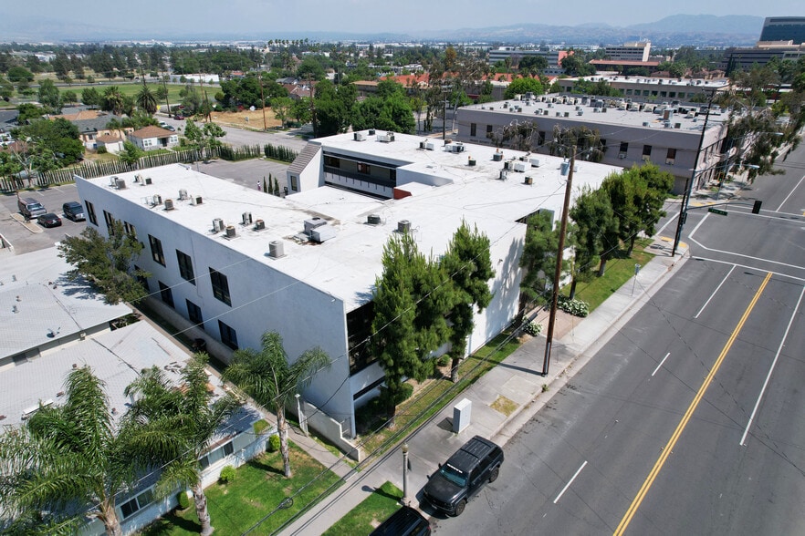 715 N Arrowhead Ave, San Bernardino, CA for lease - Building Photo - Image 2 of 14
