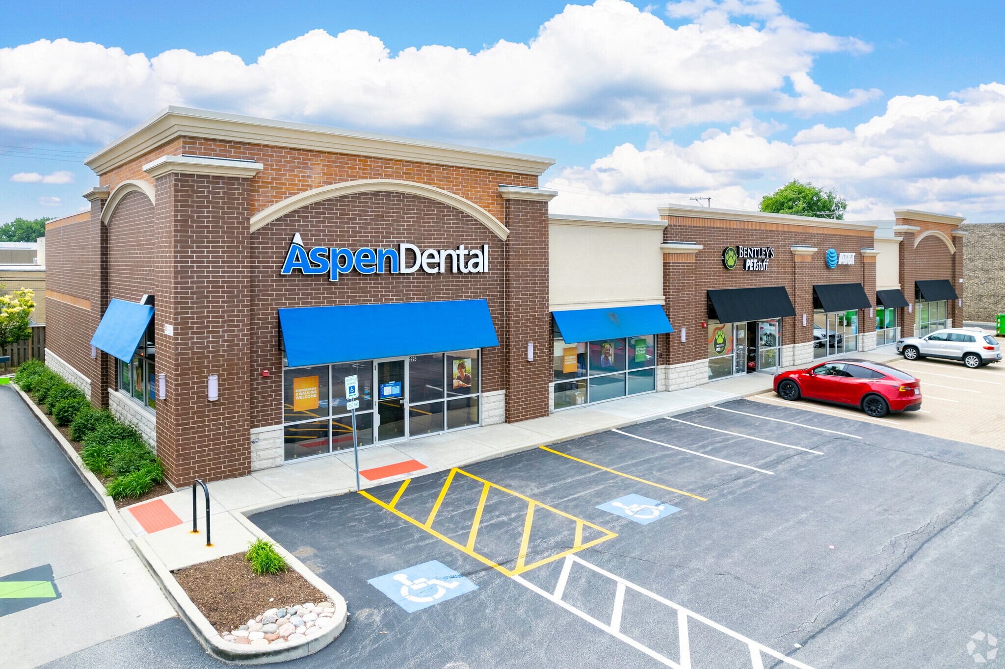 5225-5237 Touhy Ave, Skokie, IL for lease Building Photo- Image 1 of 10