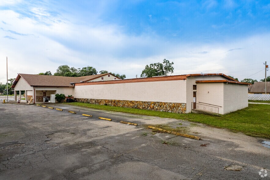 1936 Abacus Rd, Holiday, FL à louer - Photo du bâtiment - Image 2 de 5