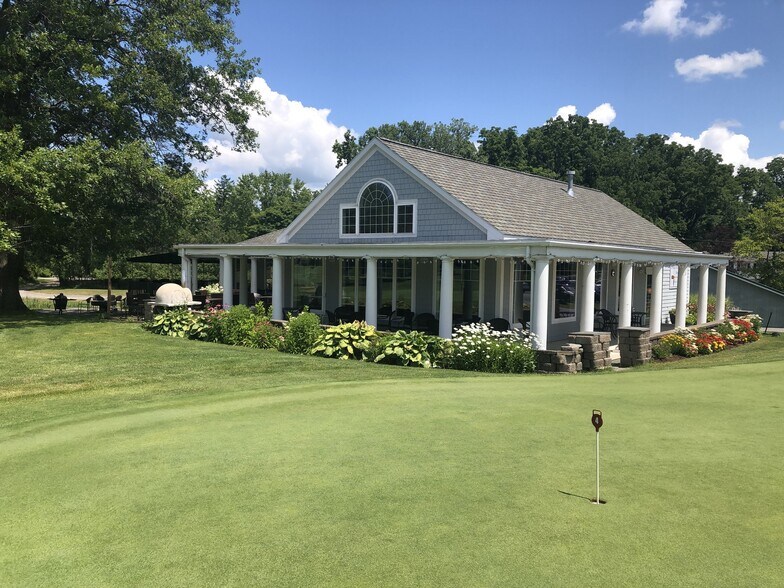 1017 Golf Course Ln, Oneida, NY à vendre - Photo du bâtiment - Image 3 de 5