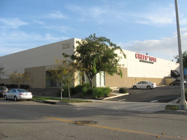 Plus de détails pour 231 Teller St, Corona, CA - Industriel à louer