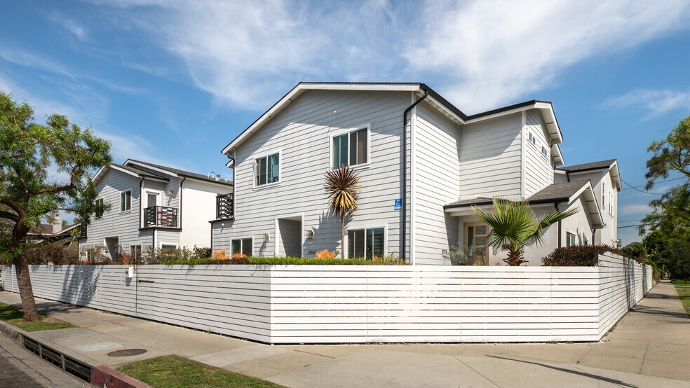 3944 S Budlong Ave, Los Angeles, CA à vendre - Photo du bâtiment - Image 3 de 53