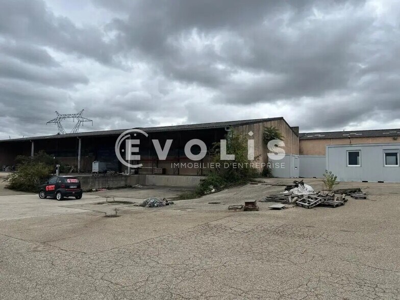 Local d'activités dans Jonage à vendre - Photo du bâtiment - Image 2 de 5