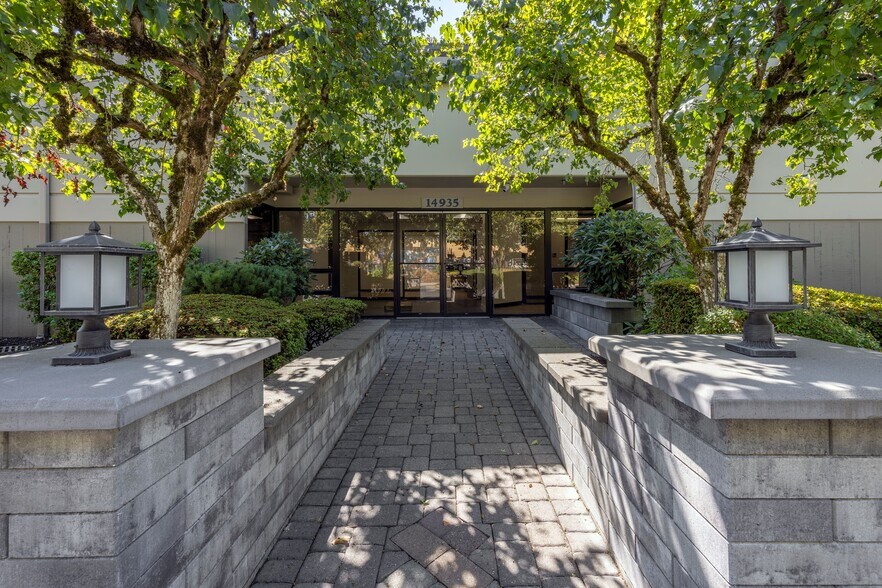 14935-14963 NE 95th St St, Redmond, WA à louer - Photo du bâtiment - Image 1 de 2