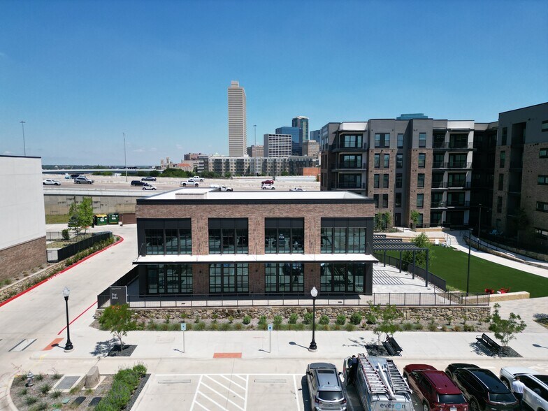 800 W Vickery Blvd, Fort Worth, TX for lease - Building Photo - Image 2 of 8