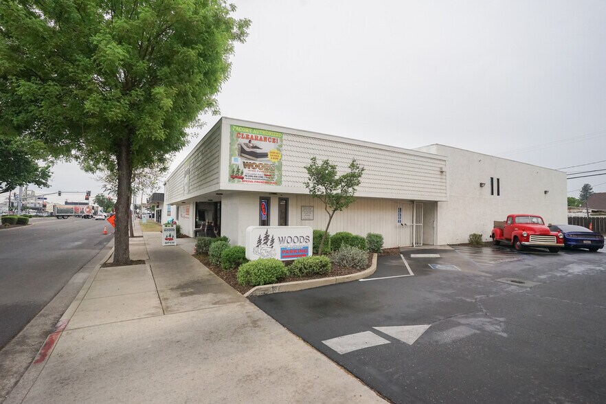 225 Lander Ave, Turlock, CA à vendre - Photo du bâtiment - Image 2 de 18