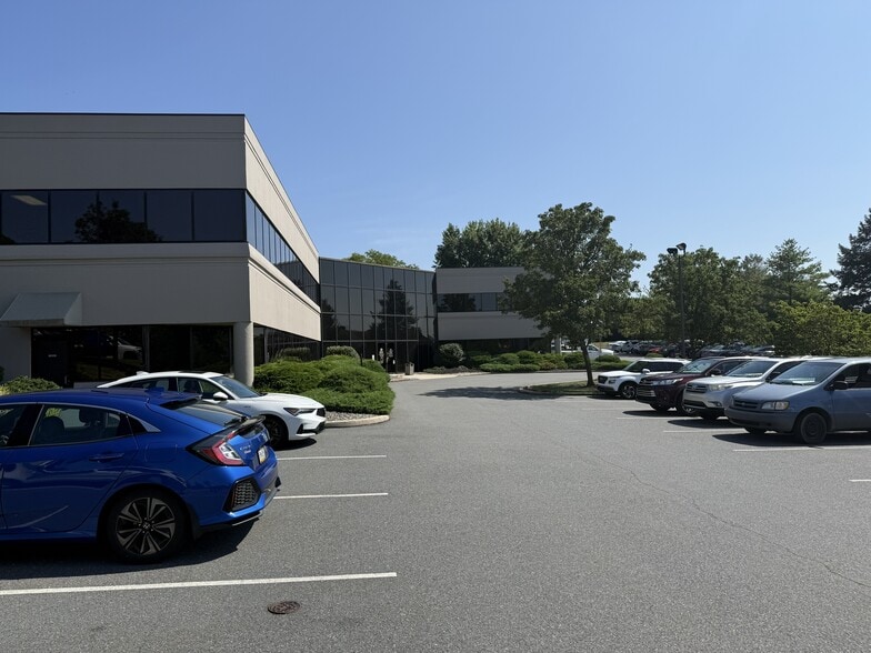 50 Berkshire Ct, Wyomissing, PA for lease - Building Photo - Image 3 of 9