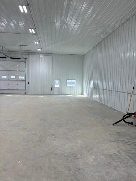 6211 34th Ave NW, Rochester, MN for lease - Interior Photo - Image 2 of 3
