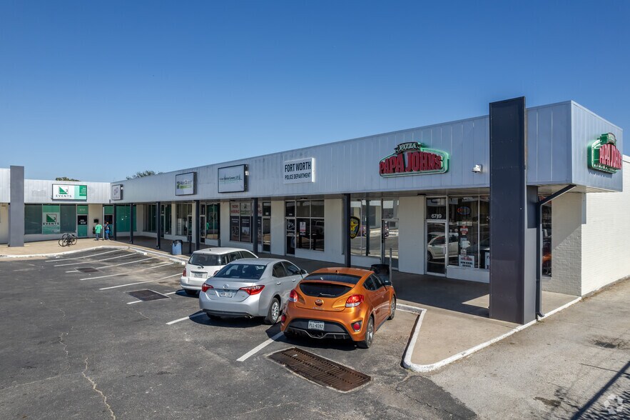 6605-6719 Meadowbrook Dr, Fort Worth, TX à louer - Photo du bâtiment - Image 2 de 7