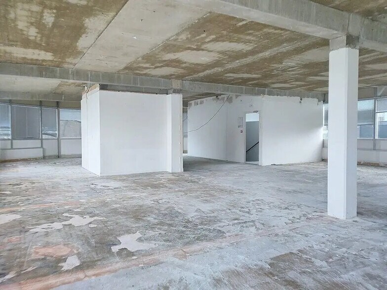 Bureau dans Saint-Cloud à vendre - Photo du bâtiment - Image 3 de 9