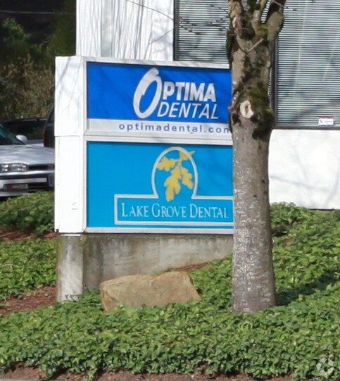 16455 Boones Ferry Rd, Lake Oswego, OR à vendre - Photo du bâtiment - Image 2 de 5