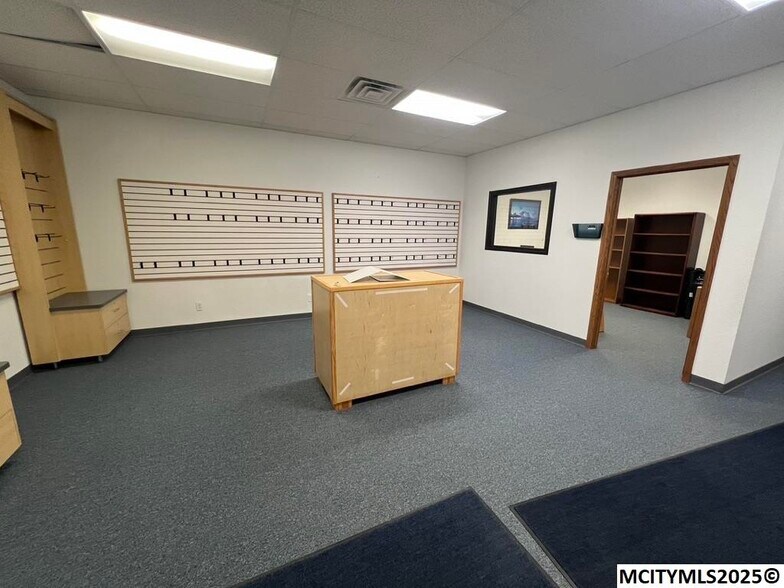 1514 S Pierce Ave, Mason City, IA for sale - Building Photo - Image 2 of 8