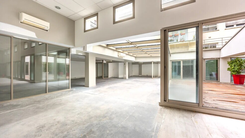 Bureau dans Paris à vendre - Photo du bâtiment - Image 2 de 12