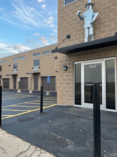 Plus de détails pour 1630 Old Deerfield Rd, Highland Park, IL - Industriel à louer
