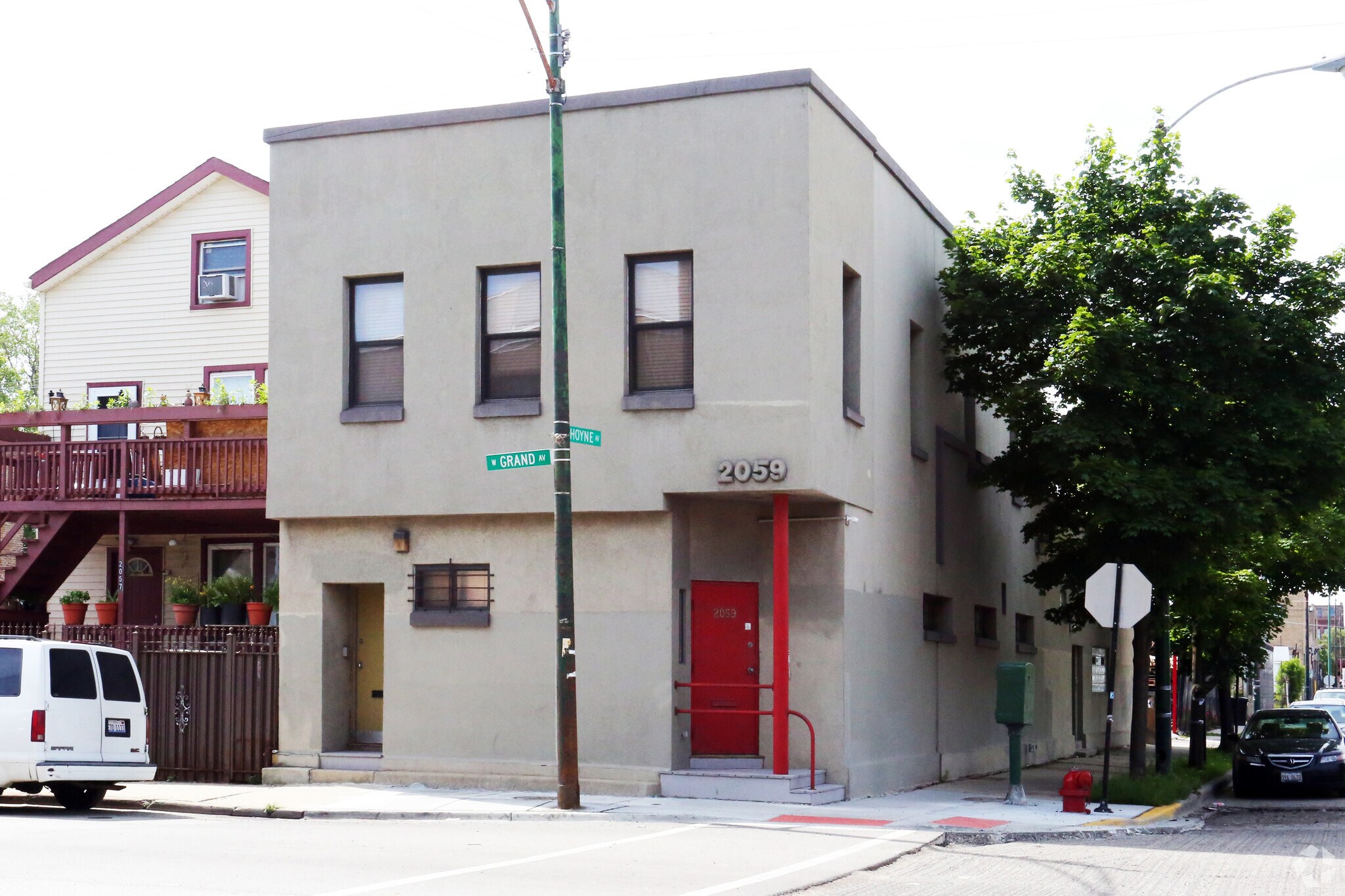 2059 W Grand Ave, Chicago, IL à louer Photo principale- Image 1 de 12