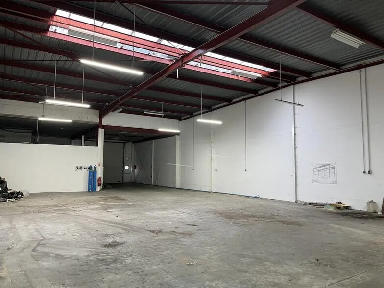 240 Rue Helene Boucher, Buc for lease - Interior Photo - Image 3 of 10