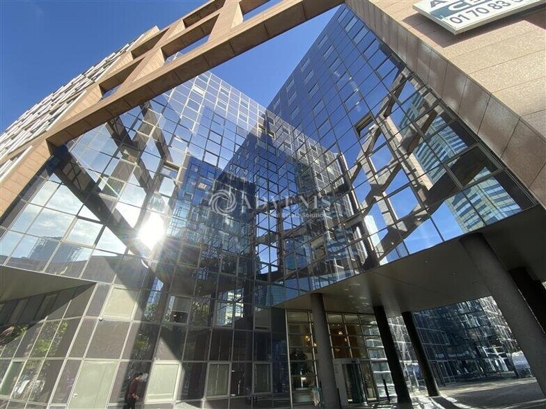 22 Place Des Vosges, Courbevoie à louer - Photo du bâtiment - Image 1 de 12