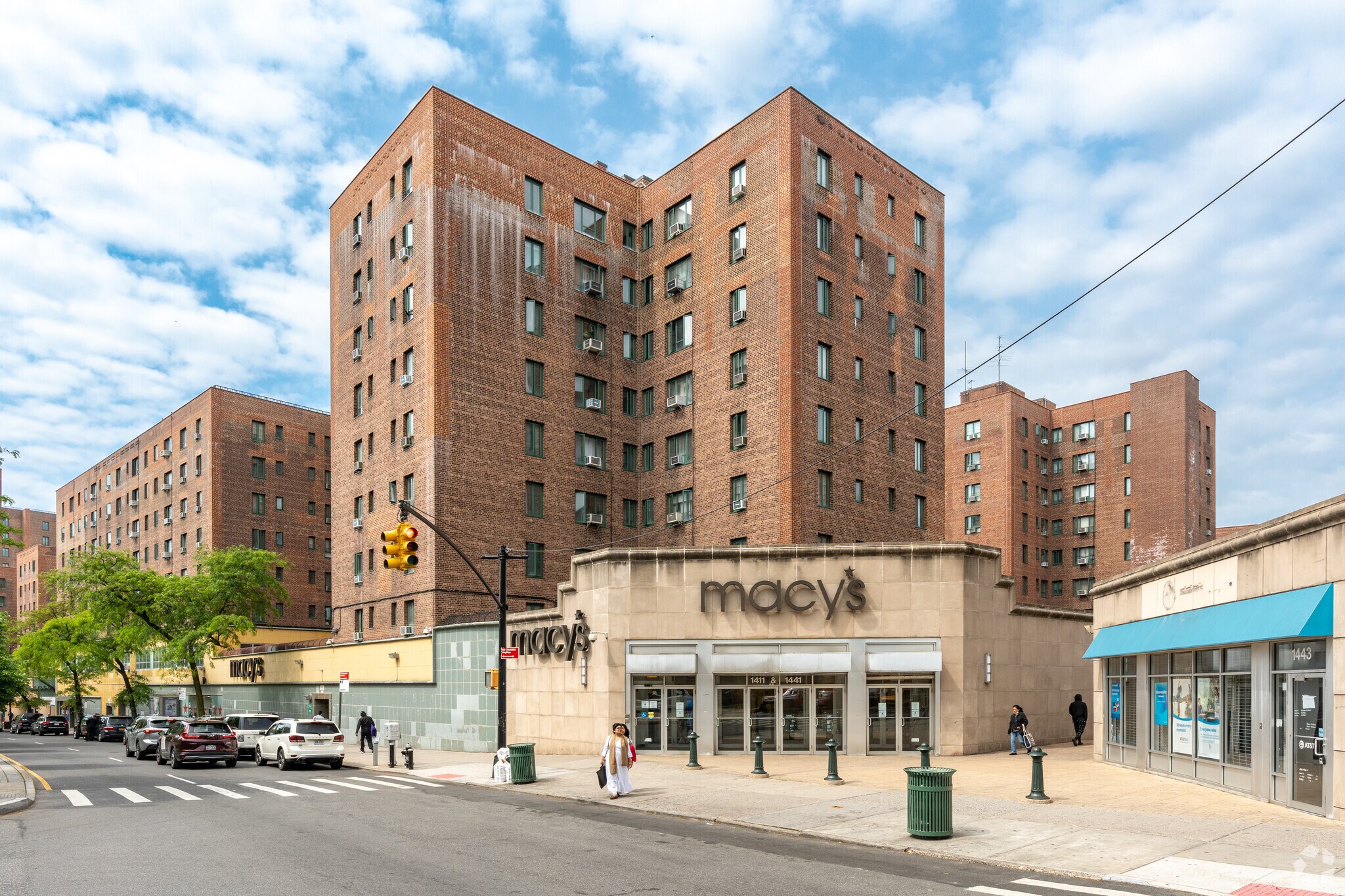 1410-1491 Metropolitan Ave, Bronx, NY à louer Photo du bâtiment- Image 1 de 8